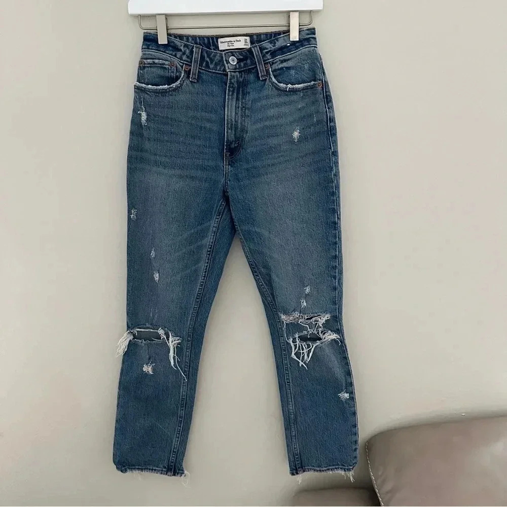 Abercrombie & Fitch Curve Love Mom High Rise Distressed Jeans 24/00 Regular‎